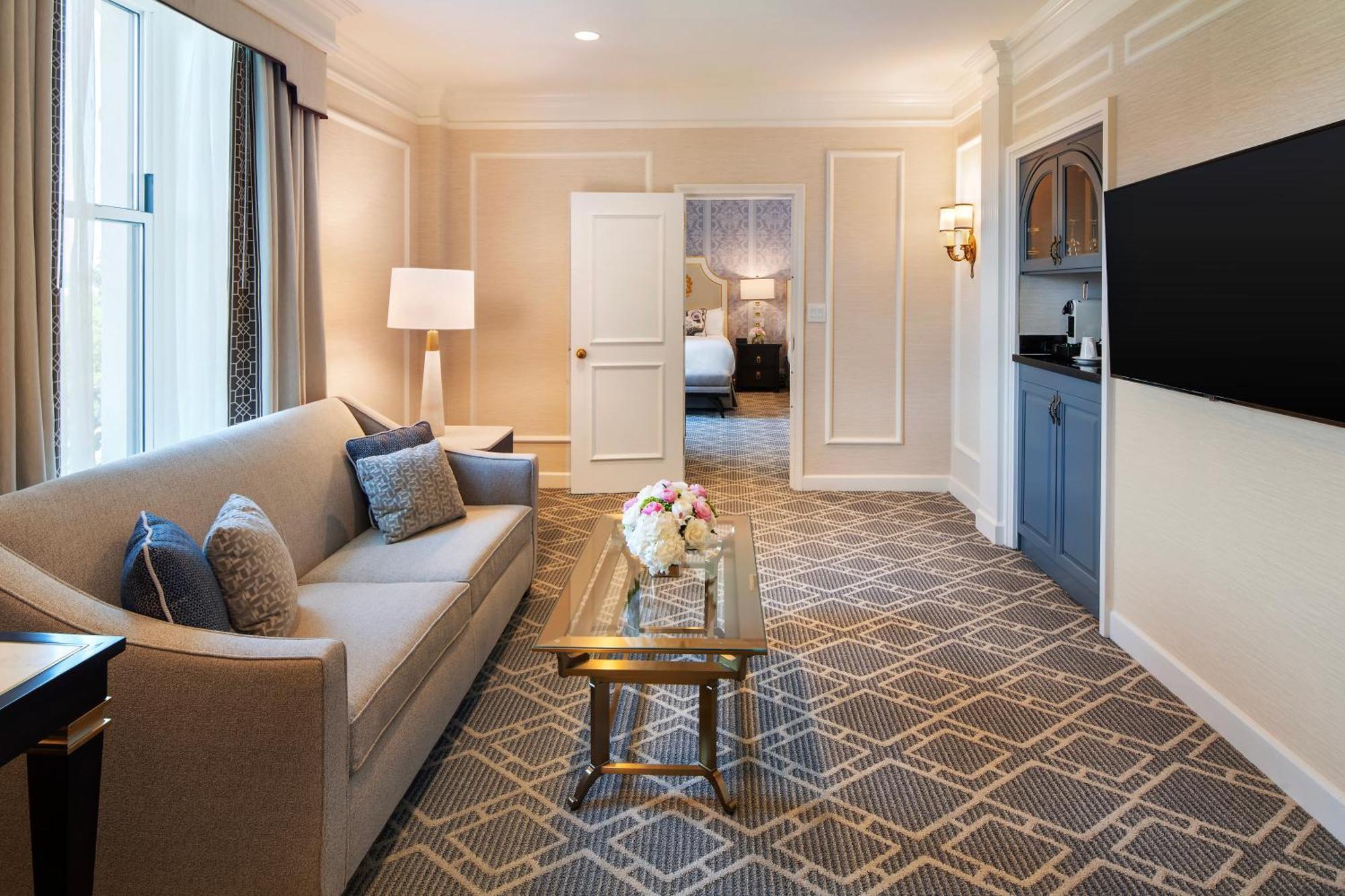 One-Bedroom Suite with Willard View